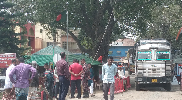 দিনাজপুরের হিলি স্থলবন্দরে আমদানি ও রপ্তানি কার্যক্রম শুরু